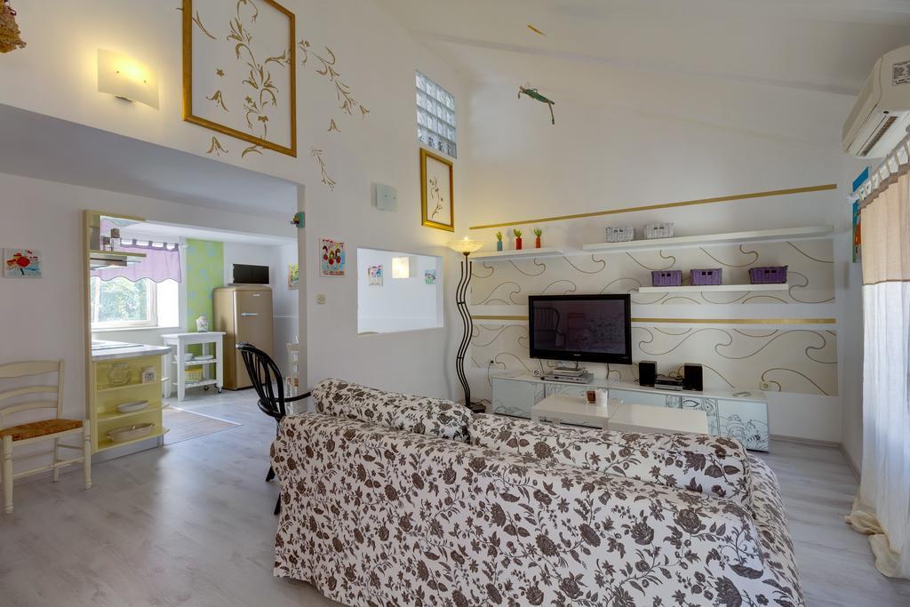מאלי לוסיניי Apartments Mandarina מראה חיצוני תמונה